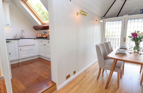 Horton Cottage | Lady Of The Lake