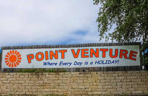 Point Venture House | Lago Retreat