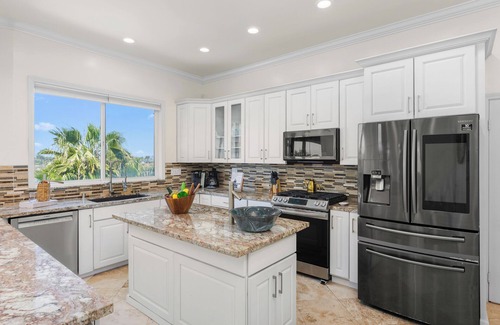Carlsbad Village House | Lagoon Front Villa with a Pool C2375-0