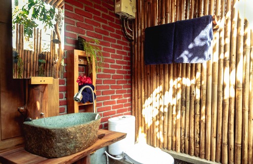 Batu Karas Bed & Breakfast | Lagoona Beach Bungalows