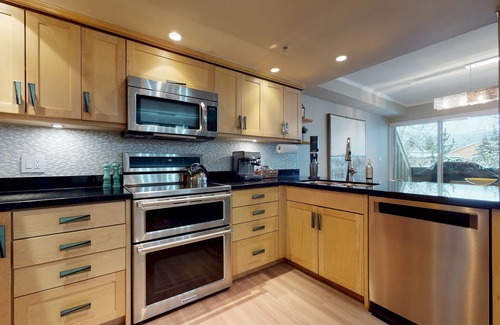 Village North Apartment | LAGOONS 20 | Village location | Rare 5BDR Condo With Private Hot Tub |