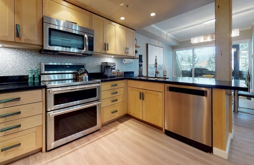 Village North Apartment | LAGOONS 20 | Village location | Rare 5BDR Condo With Private Hot Tub |