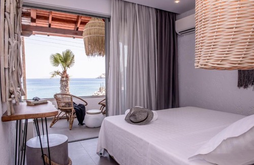 Agia Pelagia Apartment | Laia Seafront Luxury Apartments