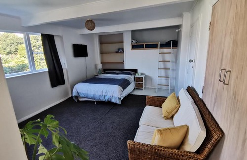 Lyall Bay Apartment | Laid-back Lyall self contained studio
