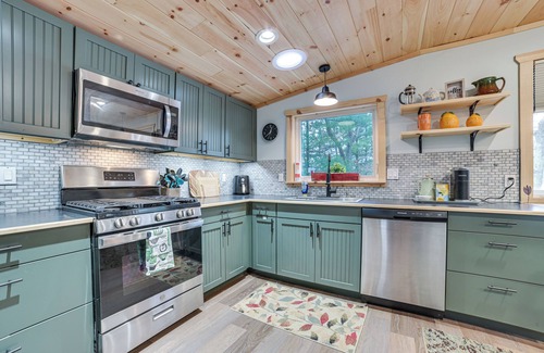 Herron Cottage | Lake Access & Dock: Remote Mio-Area Cottage