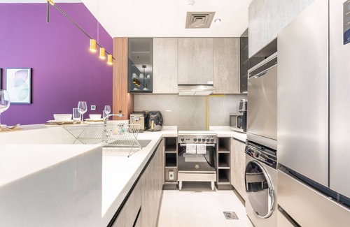 Jumeirah Lake Towers Apartment | Lake and City Views 1BR, Short Distance to Metro