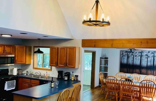 Albrightsville House | ✦✧Lake/Beach Access | 4 Bedrooms | BBQ | Deck | Yard