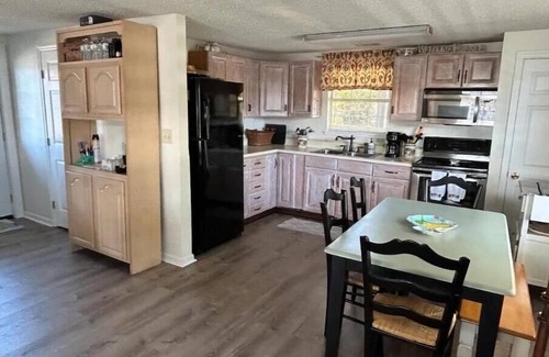 Cordele House | Lake Blackshear House literally over the water for stunning views!