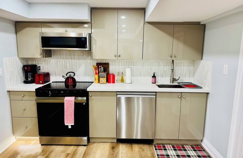 Ajax Apartment | Lake Breeze Apartment, EV Charging & Free Parking
