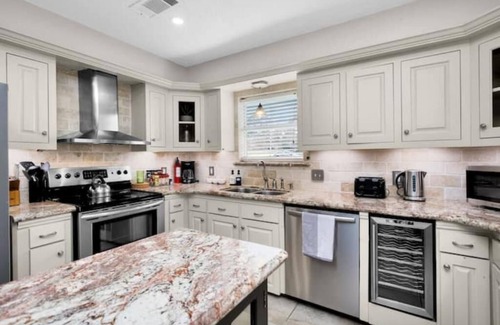 Coldspring House | Lake Breeze Haven
