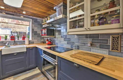 Twin Lakes Cabin | Lake Cabin w/King Bed, Foodie Kitchen, & Views