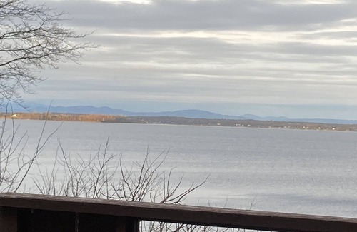 St. Albans Cabin | Lake Champlain house: sunsets, mountains, fishing