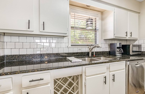Rockwell Condo | Lake Condo w/View & Pool