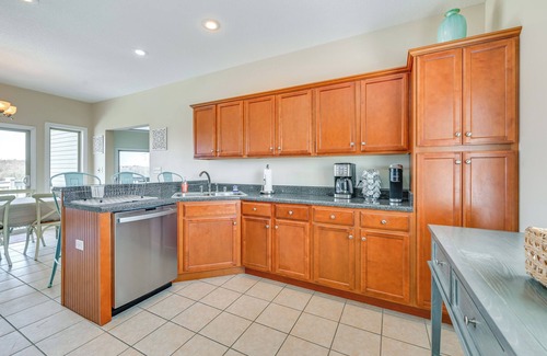 Bronston House | Lake Cumberland Home w/Hot Tub & Game Room