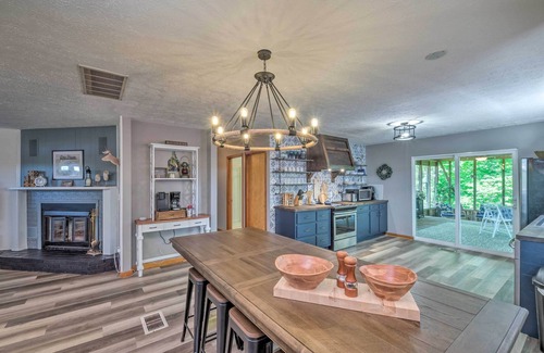 Russell Springs Cottage | Lake Cumberland Eclectic Retreat: Fire Pit + Views