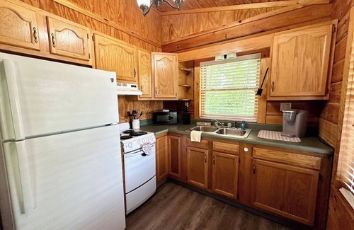 Russell Springs Cabin | Lake Cumberland Marina-Cabin 105