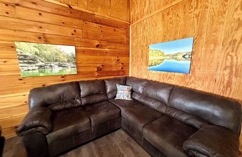 Russell Springs Cabin | Lake Cumberland Marina-Cabin 105