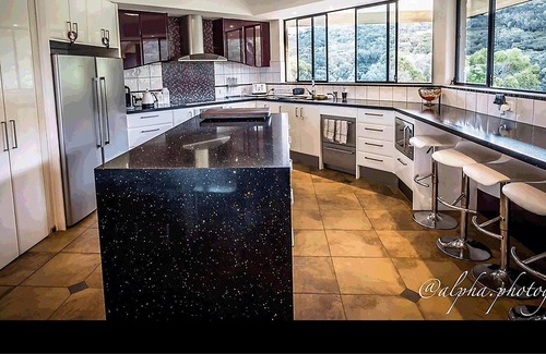 Eildon House | Lake Eildon Heights is situated on 30 acres adjoining 600 acres of