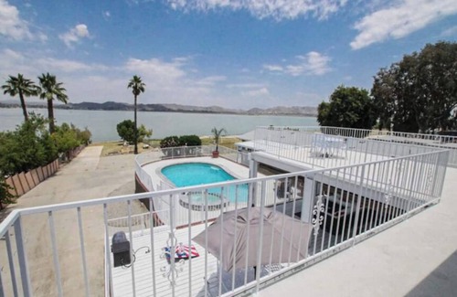 Lakeland Village House | Lake Elsinore Lakehouse