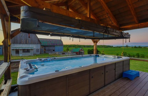 Hamilton Bed & Breakfast | Lake Erie Manor