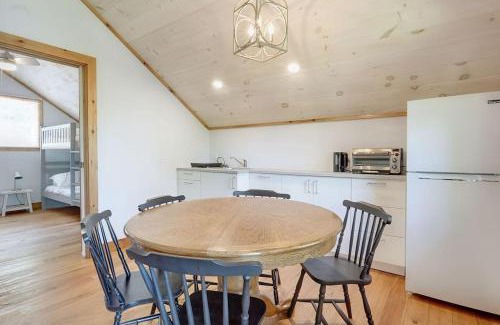 Pontiac House | Lake Escape - Waterfront, Hot tub, Sleeps 14