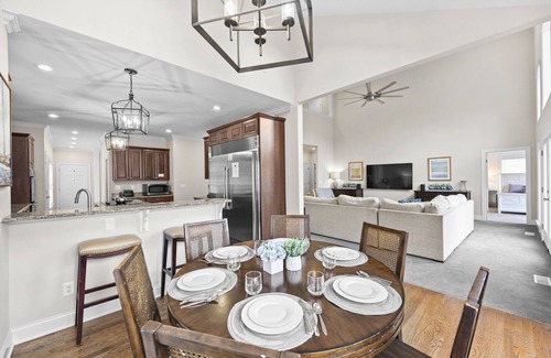 Barium Springs House | Lake Escape by AvantStay | Lakefront, Private Dock