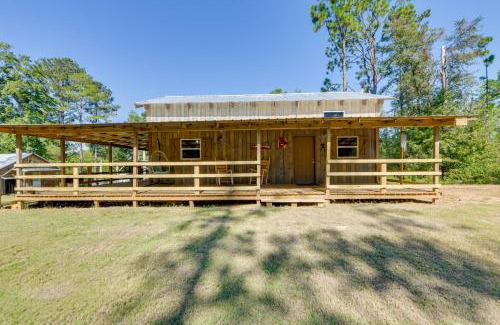 Abbeville House | Lake Eufaula Access Cozy Wood Cabin with Yard!