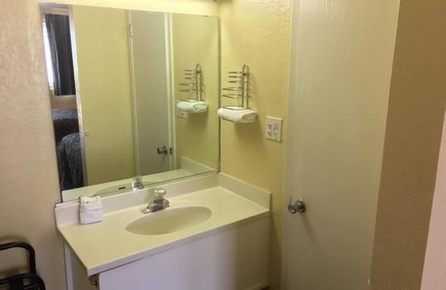 Alba Hotel | Lake Fork Marina & Motel