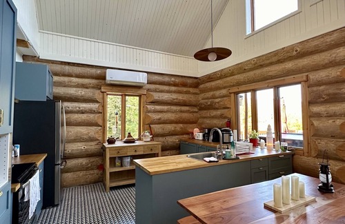 Saint Donat Ski Chalet | Lake front Cottage for Rent in St-Donat/Chalet sur lac à louer