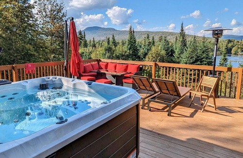 Saint Donat Ski Chalet | Lake front Cottage for Rent in St-Donat/Chalet sur lac à louer