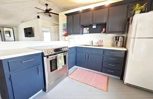 Highland House | Lake Francis Lily Pad – Entire Lakefront Home w/Hot Tub