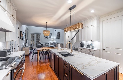 Laurel Grove House | LAKE FRONT~bonus room~GOLF CART~FREE Activites~Heated Pool* Hot tub