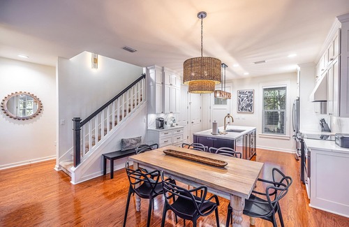 Laurel Grove House | LAKE FRONT~bonus room~GOLF CART~FREE Activites~Heated Pool* Hot tub