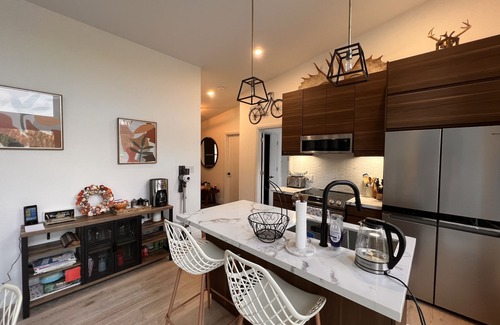 Gooderham Cottage | Lake front Cottage/Hot tub, Sauna , Arcade