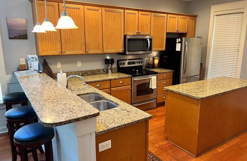 Laurel Grove House | LAKE FRONT-Free Golf & Activities~Golf Cart~Pool~Hot Tub~WiFi~Pets Considered