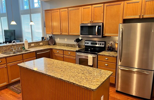 Laurel Grove House | LAKE FRONT-Free Golf & Activities~Golf Cart~Pool~Hot Tub~WiFi~Pets Considered