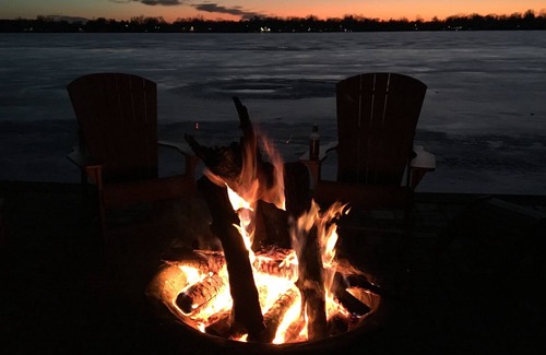 Haslett House | LAKE FRONT HOME - Great Boating, fishing & swimming!