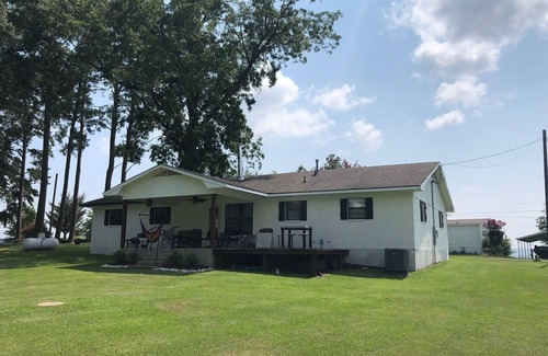 Negreet House | Lake front home in secluded neighborhood mins away f/boat launch and amenities.
