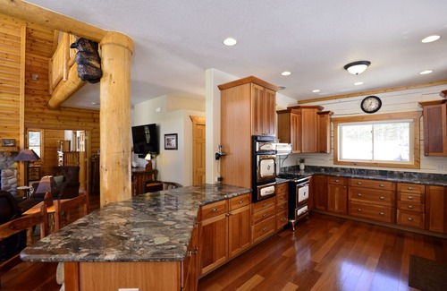 Saint Mary's House | Lake Front Log Home, Amazing Mountain Views, Private Fishing and Canoeing