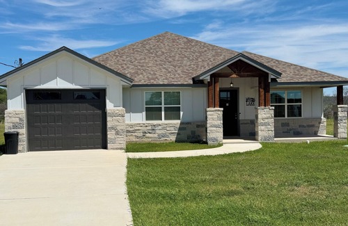 Tow House | Lake Front Modern Home Lake Buchanan Village, Sleeps14