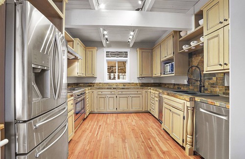 Clarksville Ski Chalet | Lake Front Oasis- Breathtaking Views- Hot Tub- Dock-8 Min to Town