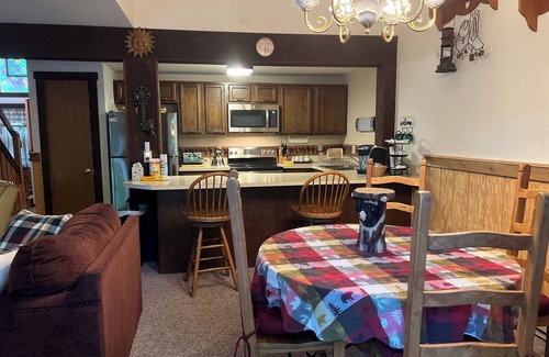 Lake Harmony Condo | Lake front/pool/boating & Big Boulder Ski Resort located in gated community