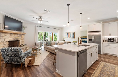 Gun Barrel City House | Lake Front Retreat, Hot Tub, Jet Ski & Boat Rental