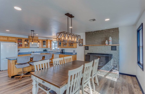 Copeland House | Lake Front With shared Boat Dock and private hot tub