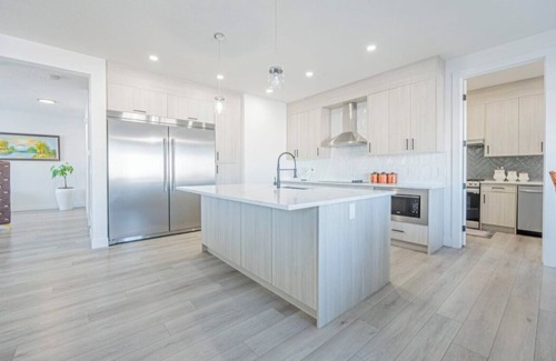 Chestermere House | Lake Getaway-4Bed/4Bath Home-Chestermere