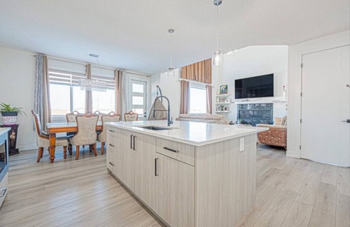 Chestermere House | Lake Getaway-4Bed/4Bath Home-Chestermere