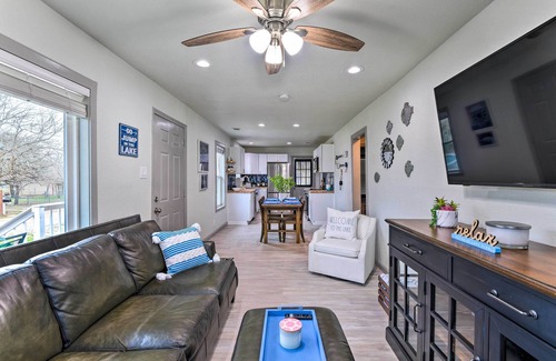Granbury Cottage | Lake Granbury Getaway ~ 1 Block to Waterfront