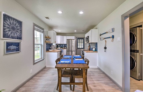 Granbury Cottage | Lake Granbury Getaway ~ 1 Block to Waterfront