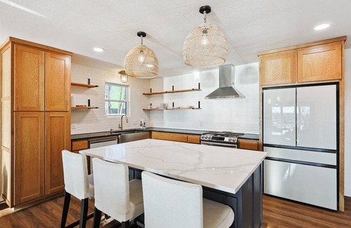 Dennis House | Lake Granbury House, Sleeps 11 with Lake Access!