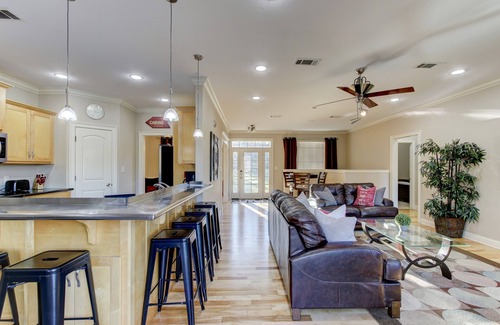 Hot Springs House | Lake Hamilton Getaway on Quiet Cove! Close to Races, a central location!